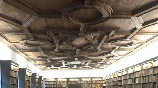 Besuch der 1 SMV in der Universitätsbibliothek